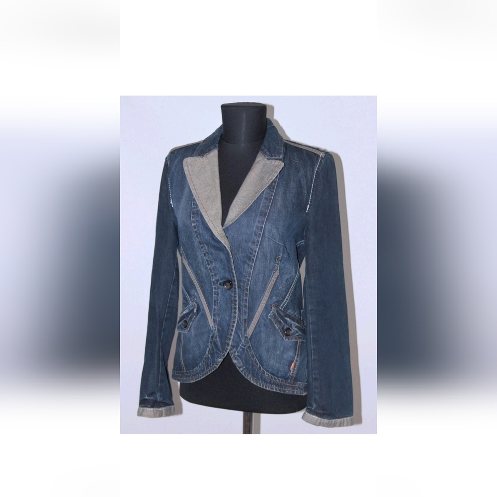 🖤 Hugo Boss “Susi” Blazer – Made in Italy